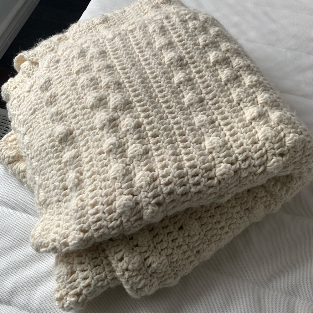 Cozy Cream crochet Blanket - Picture 2 of 5